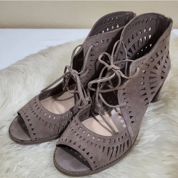 ❤️ Vince Camuto Tarita Suede Cut Out Suede Lace Up Peep Toe Booties - Picture 2 of 10